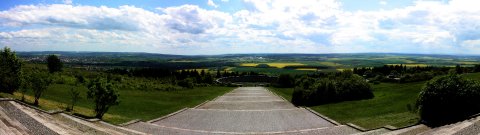 KZ Buchenwald, Panorama vom Glockenturm hinab zu den Ringgräbern